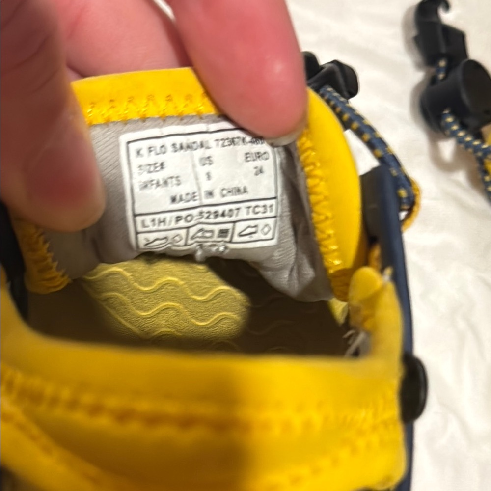 Bogs Flo Sandals - Picture 4 of 5